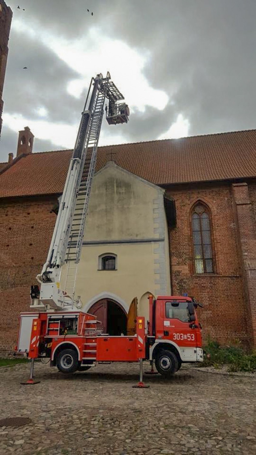 Pożar katedry w Prabutach? Ćwiczenia ochotniczych straży pożarnych [ZDJĘCIA]