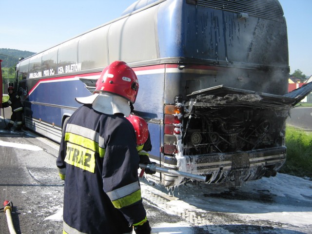 Autobus z osoba podróżującymi do Zakopanego zapalił się na zakopiance