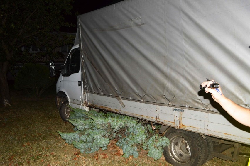 Wypadek w miejscowości Kaczawka. Ciężarowe auto z naczepą zderzyło się z mazdą