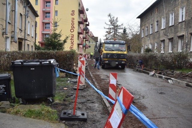 Remontują fragment ulicy Ruchu Oporu