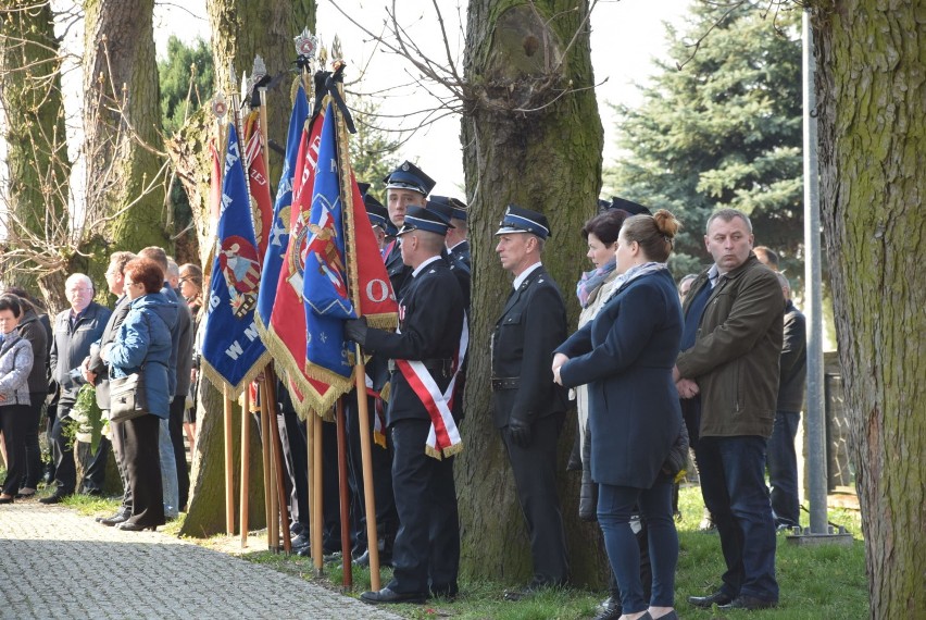 OSTATNIE POŻEGNANIE: Bliscy, przyjaciele, strażacy i tłumy mieszkańców pożegnali śp. druha Arkadiusza Furmanna [GALERIA]