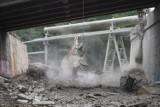 Wyburzają wiadukt w Jastrzębiu-Zdroju. Spektakularna rozbiórka starego obiektu na alei Piłsudskiego. Zobaczcie zdjęcia