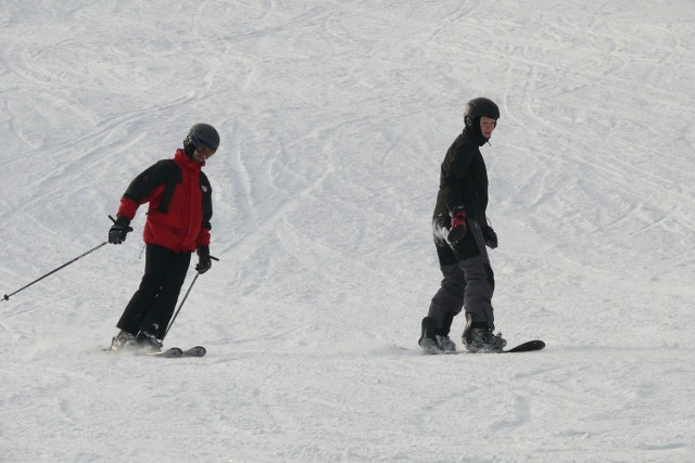 Obecnie na stoku Góry Kamieńsk szusuje niewielu narciarzy