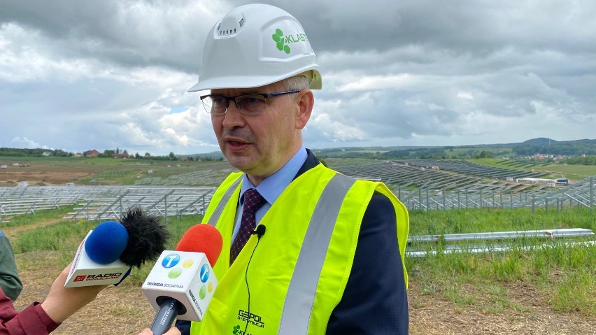 Wiceminister odwiedził największą farmę fotowoltaiczną w Polsce [ZDJĘCIA]