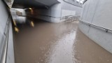 Przejście podziemne pod rondem Gustawa Herlinga-Grudzińskiego w Kielcach totalnie zalane! To już kolejna taka sytuacja. Zobacz zdjęcia 