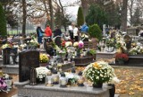 Wszystkich Świętych na cmentarzu w Przechlewie - 1 listopada w szczególny sposób zadbaliśmy o groby naszych bliskich zmarłych ZDJĘCIA