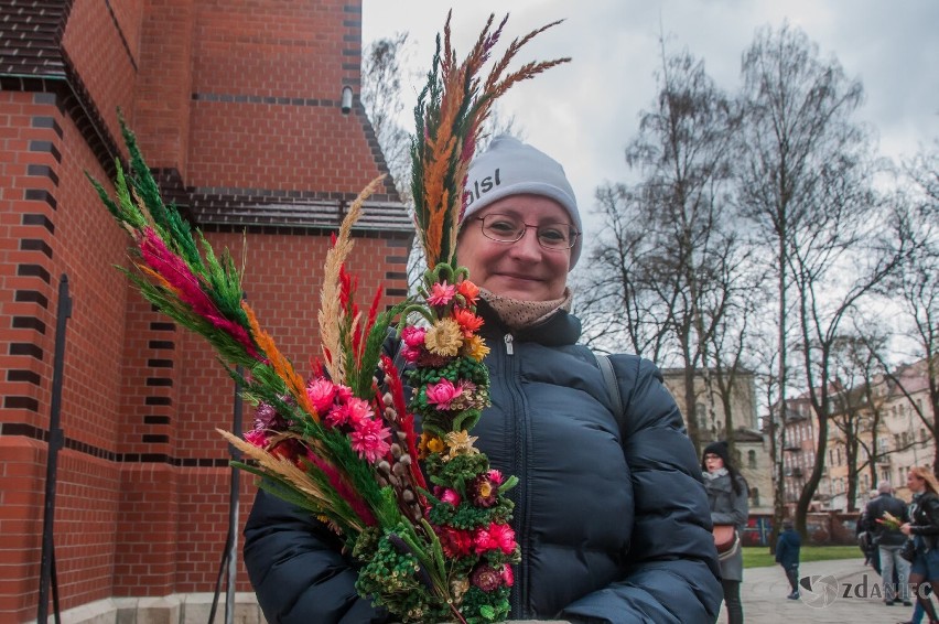 Pięknych palm i uroczyście przeżytej Niedzieli Palmowej nie zabrakło także w Katedrze Świętych Apostołów Piotra i Pawła w Gliwicach 