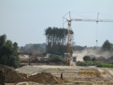 Obwodnica Chodla: Budują podpory mostu i robią podbudowy (ZDJĘCIA)