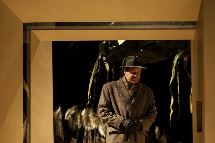 Spektakl "Boże mój" w reżyserii Andrzeja Seweryna. Jak uleczyć Najwyższego? [RECENZJA]
