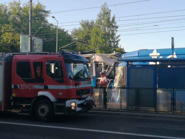 Kraków. Zderzenie tramwajów na Zabłociu.