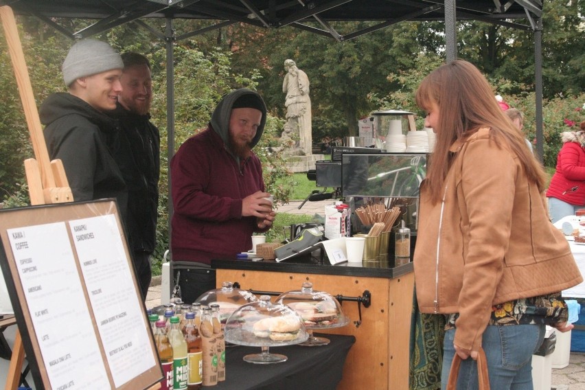 Ostatnie "śniadanie sąsiedzkie" na Orła Białego. Tym razem bez tłumów 