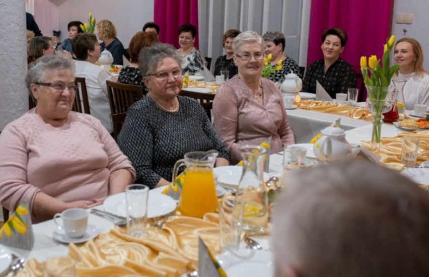Dzień Kobiet panie z Bieganina świętowały w raszkowskiej restauracji 