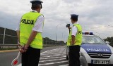 Bawili się w policjantów, teraz staną przed sądem