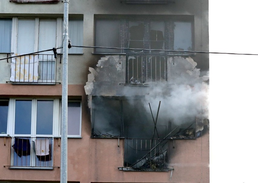 Pożar w wieżowcu na Niebuszewie. Eksplozja gazu w mieszkaniu [WIDEO, ZDJĘCIA]