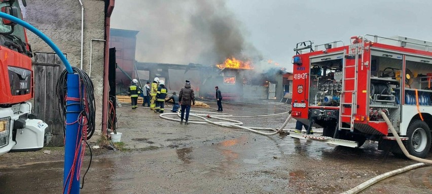 Pożar tartaku w miejscowości Drużyny k. Brodnicy. Trwa...