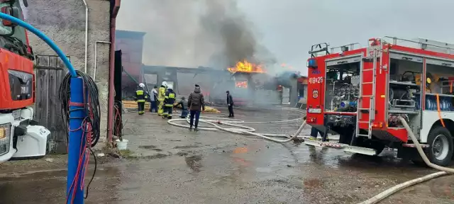 Pożar tartaku w miejscowości Drużyny k. Brodnicy. Trwa dogaszanie. 

Zdjęcia: Ochotnicza Straż Pożarna w Zbicznie KSRG.