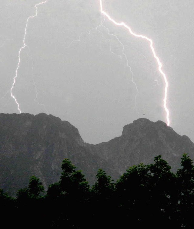 Giewont jest jednym z najniebezpieczniejszych miejsc w Tatrach w czasie burzy