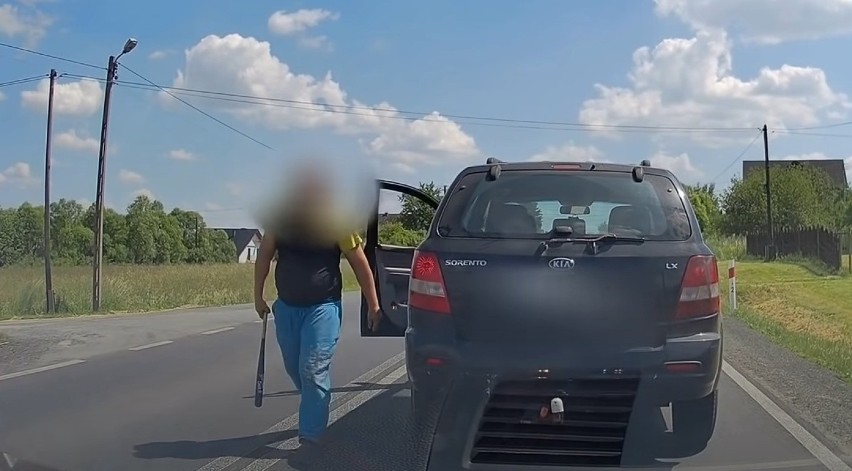 Radocza. DK 28. Sprzeczka kierowców wymknęła się spod kontroli. W ruch poszedł kij bejsbolowy [WIDEO]