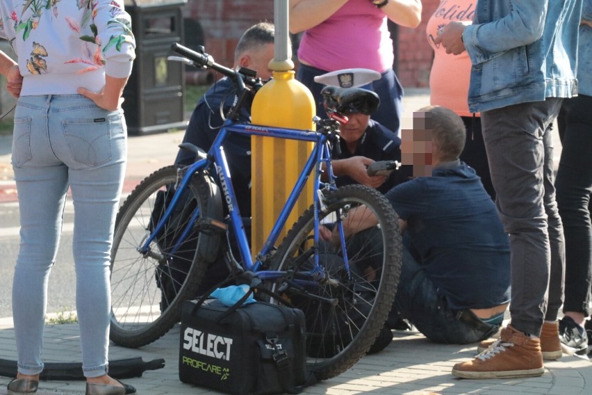Wypadek na ulicy Jaworzyńskiej w Legnicy, ranny rowerzysta trafił do szpitala
