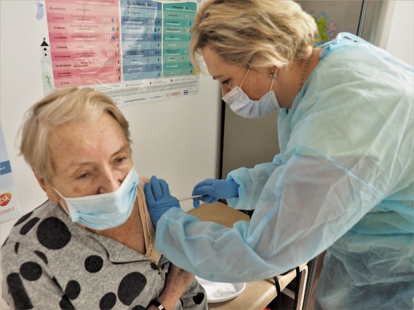 W regionie koszalińskim ruszyły szczepienia seniorów przeciw koronawirusowi
