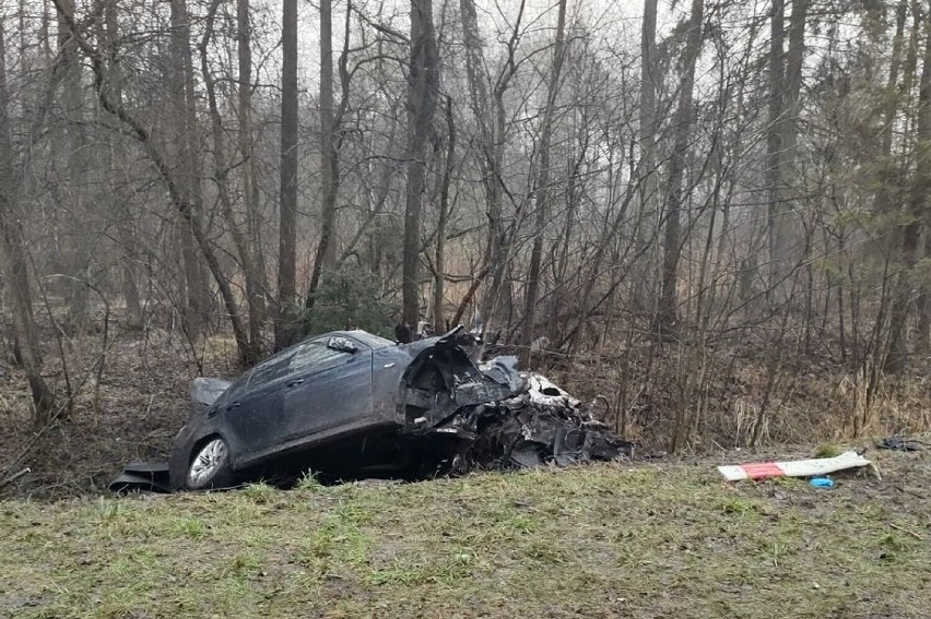 Tragiczny bilans weekendu w województwie łódzkim. 12 wypadków, 5 ofiar śmiertelnych