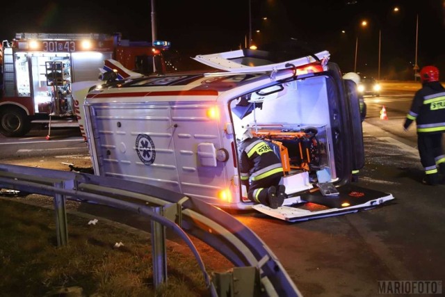 Wypadek na obwodnicy Opola. Karetka zderzyła się ze strażą pożarną