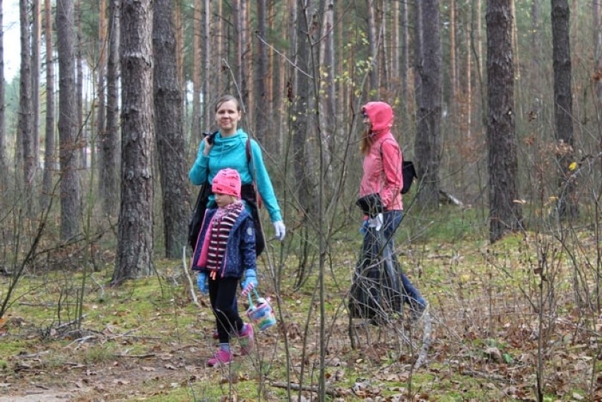 Mieszkańcy Wasilkowa wspólnie posprzątali swój las (zdjęcia)                                    