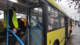 Koronawirus Gniezno. Policjanci kontrolowali noszenie maseczek w autobusie