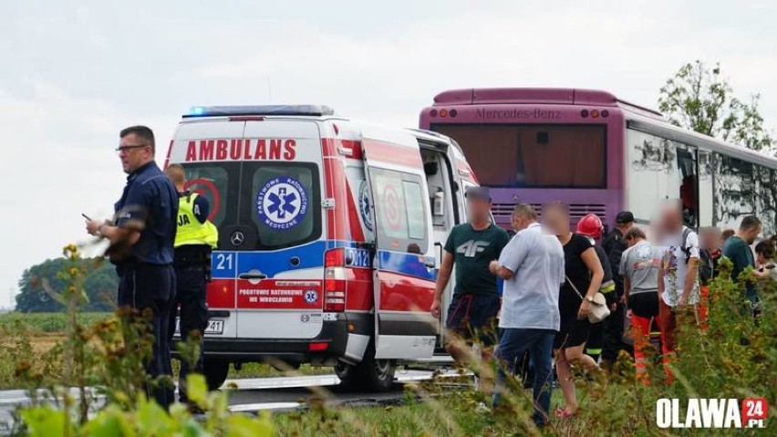 Dramat na drodze. Kilkadziesiąt osób rannych w wypadku autobusów pod Oławą. Zobacz zdjęcia