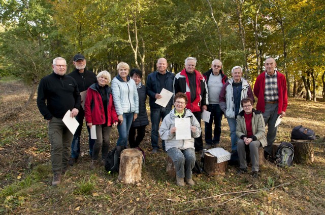 Społecznicy z PTTK wysprzątali Fort 3 Kruhel i jego otoczenie w Przemyślu. Finałem było wręczenie pamiąktowych dyplomów.