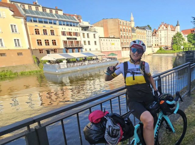 Obliczona na ponad 1,3 tys. kilometrów podróż wiodła z Mediolanu przez Słowenię, Węgry, Chorwację, Austrię i Czechy do Polski. Magdalena Radłowska przyjechała na rowerze do rodzinnego Opola na pierogi, które kojarzą jej się z dzieciństwem.