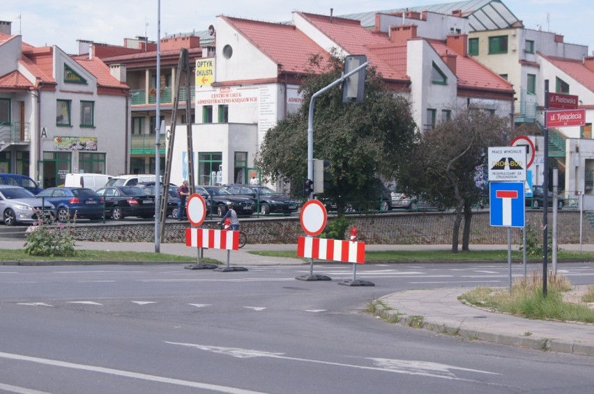 Nowa organizacja ruchu w centrum Radomska. Skrzyżowanie...