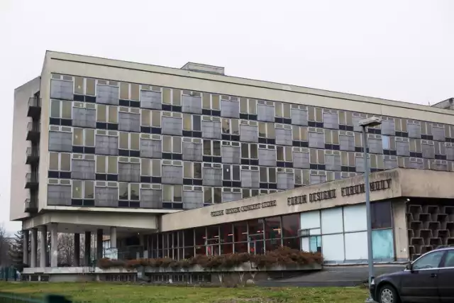 Kultowy niegdyś hotel Cracovia, który przez lata był synonimem luksusu, od lat stoi pusty