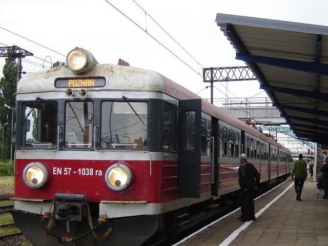 Pociąg REGIO spółki Przewozy Regionalne na stacji Choszczno