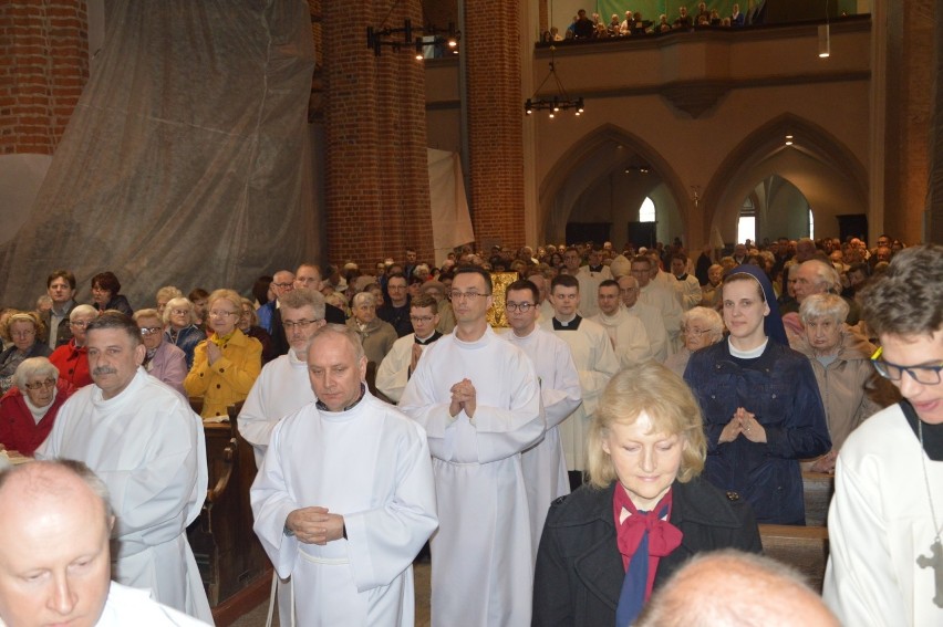 Msza Wieczerzy Pańskiej w katedrze opolskiej. Triduum Paschalne rozpoczęte