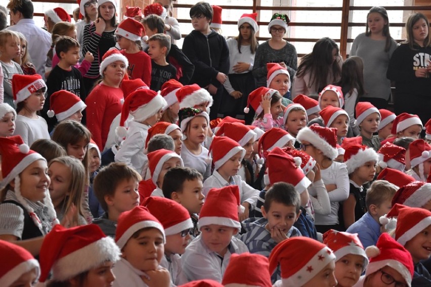 Mikołajkowa Gala Talentów na Mikołajki w Szkole Podstawowej...