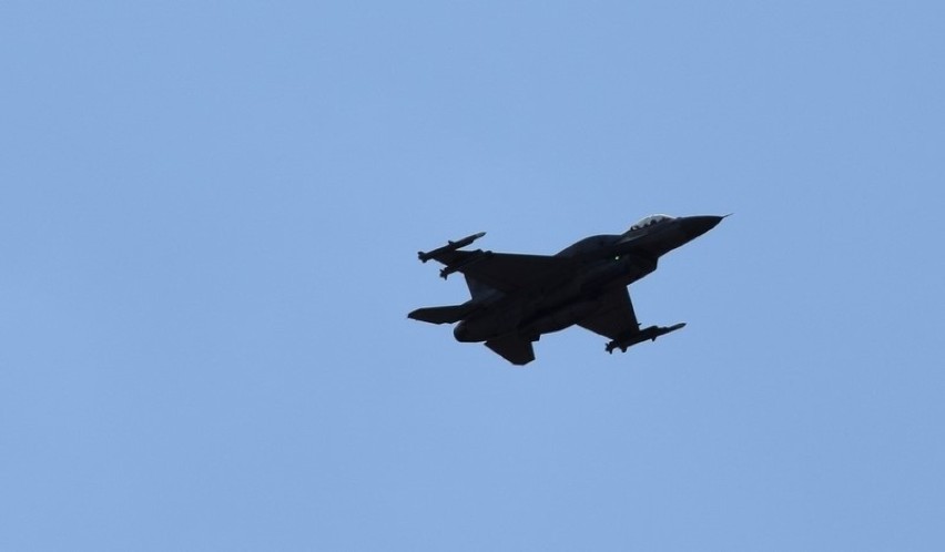 Samoloty F-16  wracają do bazy w Łasku [zdjęcia i wideo]