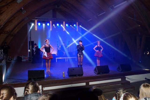 1 maja (poniedziałek) w Dębnicy Kaszubskiej wystąpiła Cleo. Dla publiczności zaśpiewała swoje największe hity, m.in. "My Słowianie". 

