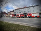 Pożar w Krośniewicach. Ewakuowano mieszkańców kamienicy, 2-letnie dziecko w szpitalu ZDJĘCIA