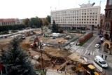 Trwa przebudowa placu Słowiańskiego w Legnicy. Są utrudnienia w ruchu, zobaczcie aktualne zdjęcia