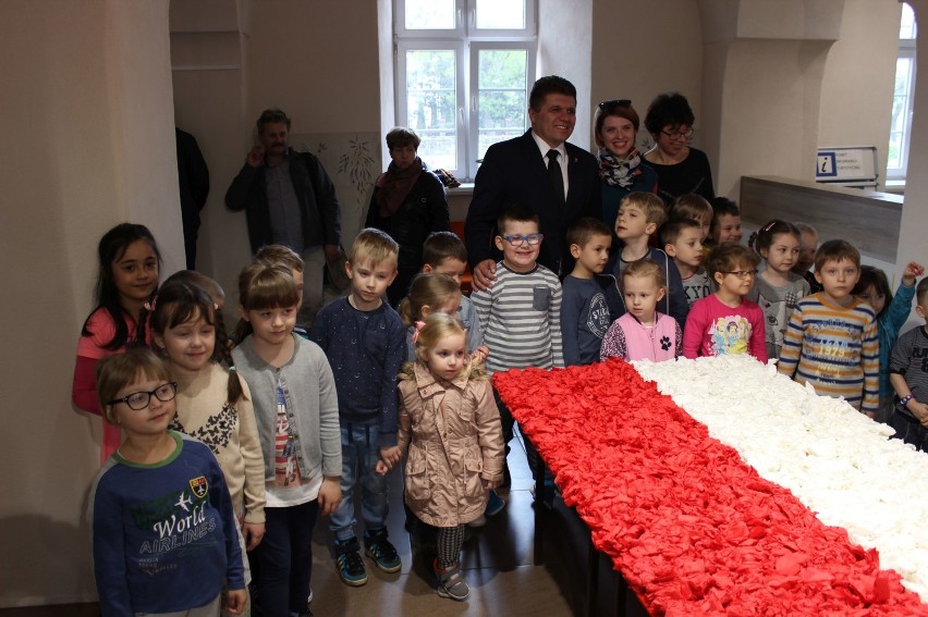 Biało-czerwone dzieła wieluńskich przedszkolaków [FOTO]