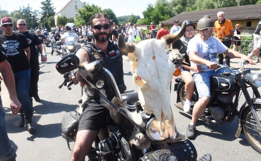 Kostiumowe szaleństwo na festiwalu Rock Blues i Motocykle w Łagowie. Tu są sami pozytywnie zakręceni ludzie | ZDJĘCIA