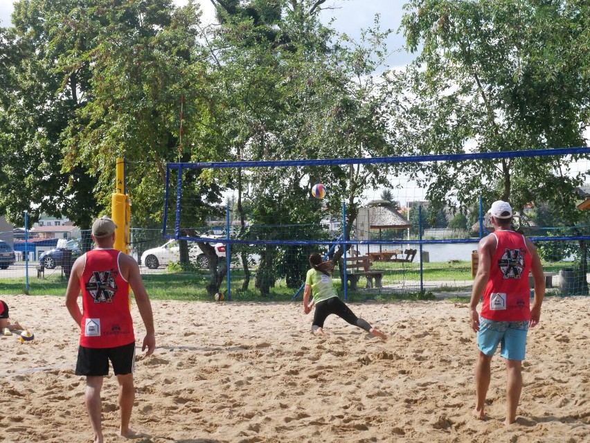 Charytatywny turniej siatkówki plażowej w Rogoźnie pod hasłem "Gramy dla Kuby"