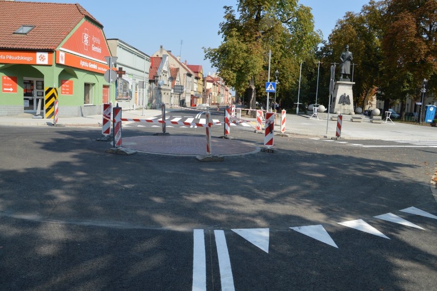 Rawicz. Na ulicy Piłsudskiego powstało rondo. Dziś nastąpi otwarcie dla kierowców [ZDJĘCIA]