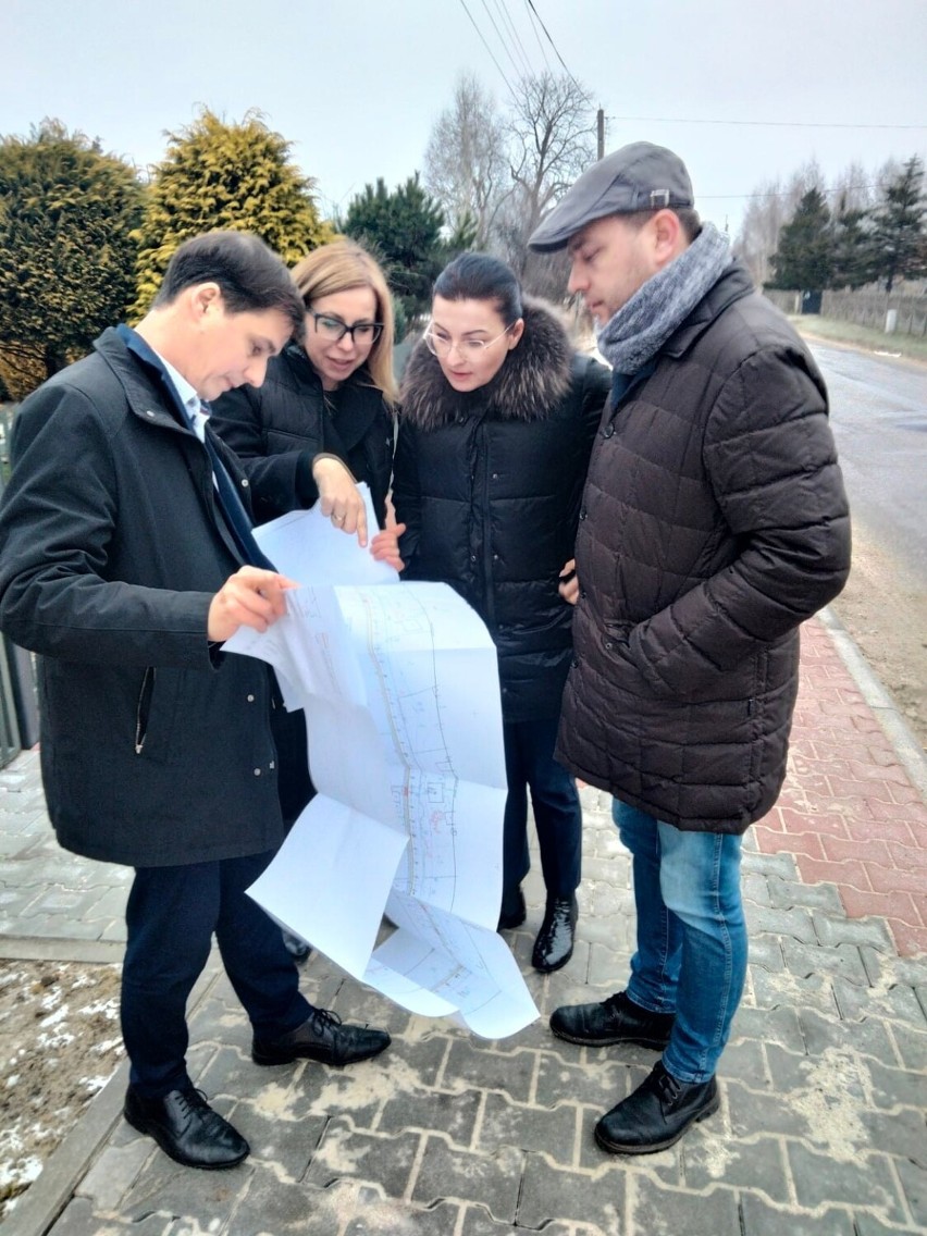 Władze powiatu radomszczańskiego sprawdzają, co dzieje się na powiatowych drogach