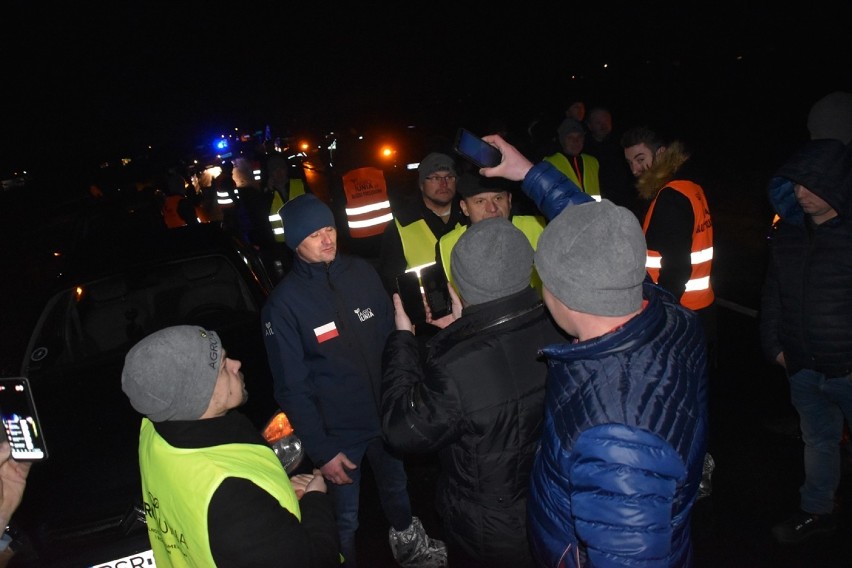 Blokada drogi pod Śremem. WZDW w Poznaniu o padłym dziku dowiedziało się w dniu blokady