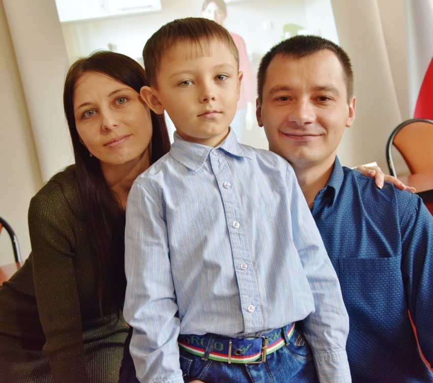 Polska rodzina z Kazachstanu powitana w Sieradzu. Nowi mieszkańcy to Konstantin, Yekaterina i Grigoriy Shaikhutdinovowie