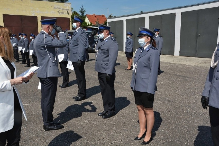 Gostyń. Święto Policji 2020 bez uroczystości [ZDJĘCIA i WYKAZ awansowanych funkcjonariuszy]