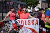 Oleśniczanie w biało-czerwonych barwach ruszyli w trasę na rowerach [GALERIA ZDJĘĆ]