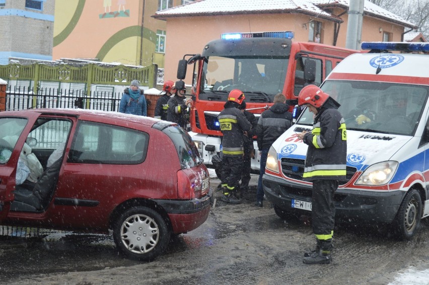 Wypadek na ul. POW w Wieluniu. 71-letni mężczyzna trafił do szpitala [ZDJĘCIA]